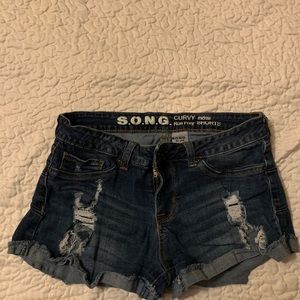 Curvy mid rise jean shorts